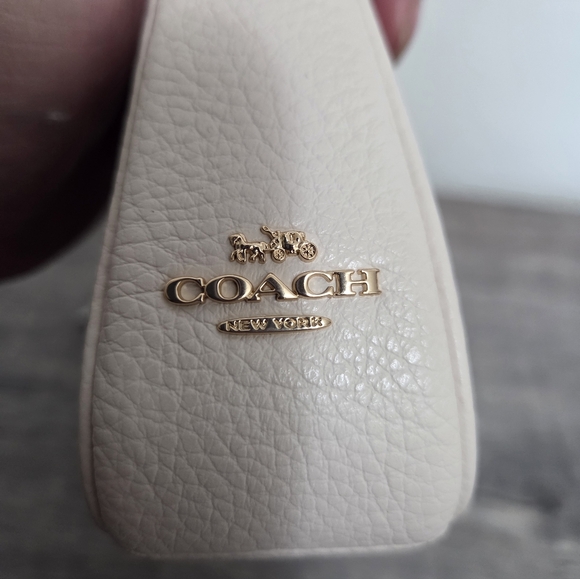 New COACH X Peanuts Notila 19 With Both Fob's N Socks - Picture 7 of 14